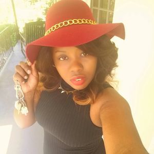 Meet your Posher, Julia